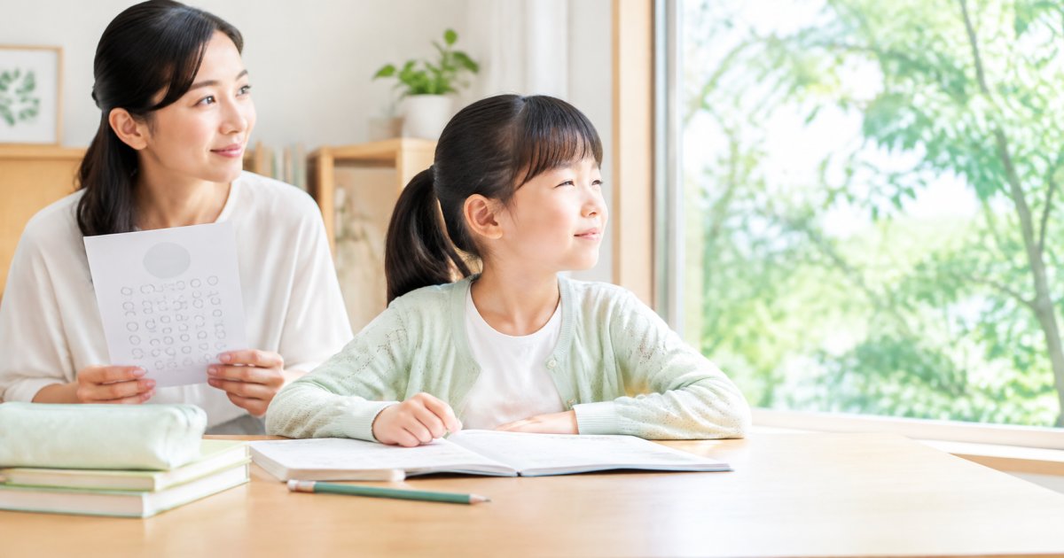 受験勉強で視力が下がった？小学生の近視サインと家庭での対応